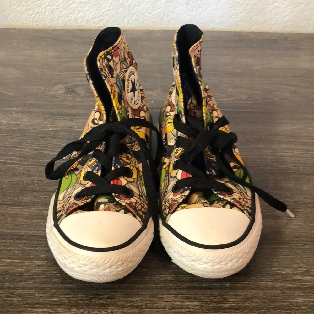 Converse All Stars Looney Tunes Youth Size 1